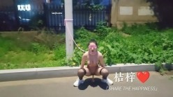 推特【桔梓】露出博主，户内外露出自慰学母狗撒尿，小区公园商场，颜值还不错，身材好胆子大 截图7
