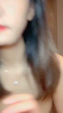推荐！正宗校花~超漂亮~【葡萄妹妹】道具自慰~全裸骚舞~！~美女不常见，脱成这样真是心疼，太劲爆了！！ 截图2