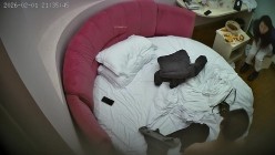 酒店情趣圆床偷拍 大哥吃饱喝足后被骚妇堵床上交口粮生无可恋 截图16