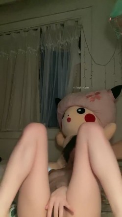 这个超级漂亮又清纯的校花妹子，脸蛋长得太有特点了 让人一眼就能记住，性感的红唇和兔牙，100%女朋友的感觉 截图11