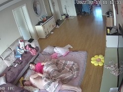 新流出黑客破解【家庭摄像头】新婚小夫妻 上来就是扒内裤一顿操 截图1