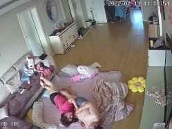新流出黑客破解【家庭摄像头】新婚小夫妻 上来就是扒内裤一顿操 截图10