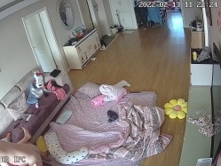 新流出黑客破解【家庭摄像头】新婚小夫妻 上来就是扒内裤一顿操 截图15