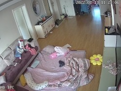 新流出黑客破解【家庭摄像头】新婚小夫妻 上来就是扒内裤一顿操 截图16