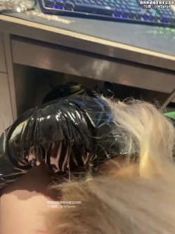 杭州炮哥真实约炮日记《约啪打游戏认识的大奶妹妹》在校大学生 真的是反差母狗 抱在座子上爆操 乖巧的不行 截图3