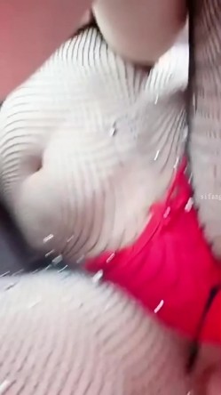 最新抖音泄密，人设崩塌，79万粉大网红，丰腴性感御姐【大宝贝】性爱自慰私拍流出，B还是粉的被无套进入 截图5