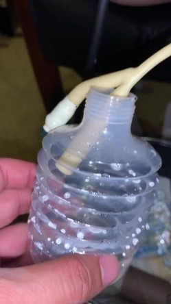 《字母圈顶级大神 ️极限调教阴环骚母狗》震撼全网露脸反差婊体验各种虐阴虐肛，玩法花样多，吃屎喝尿啪啪生殖器各种操作 截图8