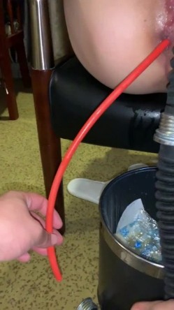 《字母圈顶级大神 ️极限调教阴环骚母狗》震撼全网露脸反差婊体验各种虐阴虐肛，玩法花样多，吃屎喝尿啪啪生殖器各种操作 截图14