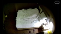 上帝视角  中年夫妻住店操逼日常 男人有点小手段 摸摸搞搞 扣扣舔舔的把时间拉长也让媳妇儿爽了 截图5