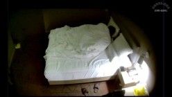 上帝视角  中年夫妻住店操逼日常 男人有点小手段 摸摸搞搞 扣扣舔舔的把时间拉长也让媳妇儿爽了 截图7