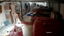 黑客破解 ️按摩美容院夜总会小姐宿舍监控偷拍私密生活日常更衣 截图1