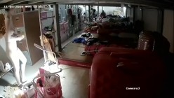 黑客破解 ️按摩美容院夜总会小姐宿舍监控偷拍私密生活日常更衣 截图3