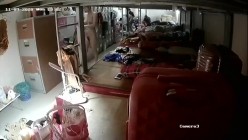 黑客破解 ️按摩美容院夜总会小姐宿舍监控偷拍私密生活日常更衣 截图4