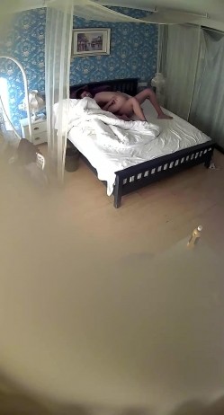 校园旁主题钟点房TP周末休息热恋小情侣出来开房造爱妹子吃肉棒的技术略显生熟啪啪一顿猛输出射肚子上 截图8