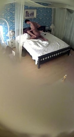 校园旁主题钟点房TP周末休息热恋小情侣出来开房造爱妹子吃肉棒的技术略显生熟啪啪一顿猛输出射肚子上 截图9