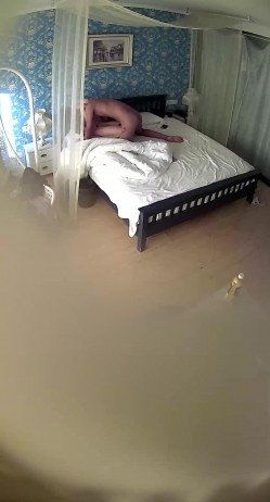 校园旁主题钟点房TP周末休息热恋小情侣出来开房造爱妹子吃肉棒的技术略显生熟啪啪一顿猛输出射肚子上 截图11