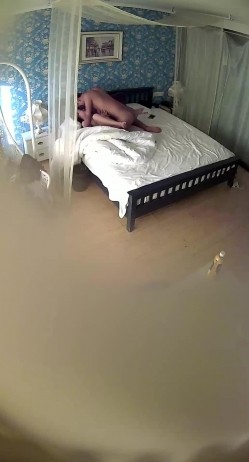校园旁主题钟点房TP周末休息热恋小情侣出来开房造爱妹子吃肉棒的技术略显生熟啪啪一顿猛输出射肚子上 截图12