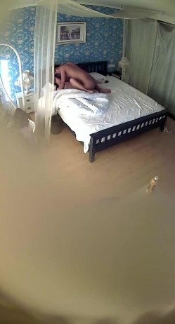 校园旁主题钟点房TP周末休息热恋小情侣出来开房造爱妹子吃肉棒的技术略显生熟啪啪一顿猛输出射肚子上 截图13
