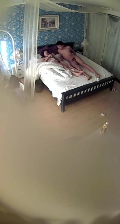 校园旁主题钟点房TP周末休息热恋小情侣出来开房造爱妹子吃肉棒的技术略显生熟啪啪一顿猛输出射肚子上 截图15