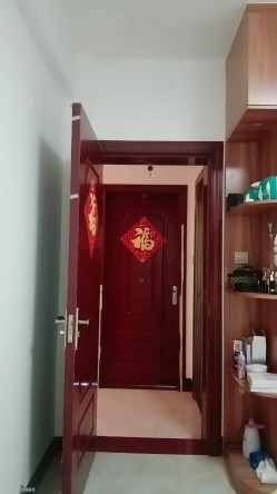 中年骚妇在家发骚，全程露脸让大哥面对镜头揉奶玩逼，内裤都没脱就草上了，各种抽插浪叫不止，口交大鸡巴 截图2