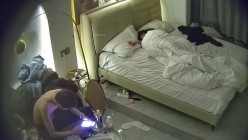 酒店偷拍连续3天入住的年轻情侣古灵精怪的双马尾可爱甜妹被男友不分日夜操了几次 截图6