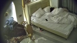 酒店偷拍连续3天入住的年轻情侣古灵精怪的双马尾可爱甜妹被男友不分日夜操了几次 截图9