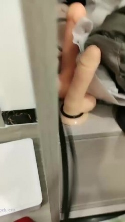 极品高颜冷艳御姐，反差小妈感女主播「金刚护撸娃」「小奶猫」密码房激情淫语撩骚，和姐妹下海大秀，互舔互口 截图2