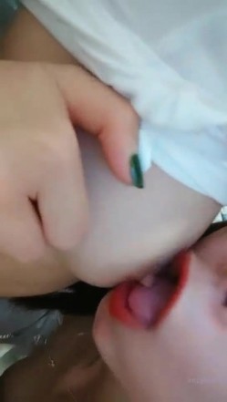 极品高颜冷艳御姐，反差小妈感女主播「金刚护撸娃」「小奶猫」密码房激情淫语撩骚，和姐妹下海大秀，互舔互口 截图12
