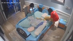 《居家摄像头破解》偷窥E奶少妇的居家日常 ️这奶子可真不是盖的 截图3