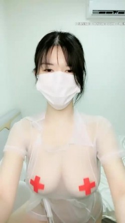 软绵绵无力白皙极品美乳妹子道具自慰，情趣透视装假吊上位骑坐特写抽插粉穴 截图2