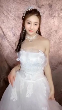 明星颜值新娘子拍婚纱的时候背着老公偷偷拍了一套裸体写真,摄影偷偷留了一份不小心流出网络 截图2