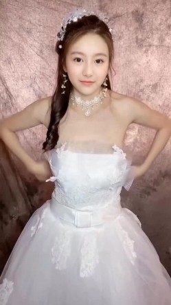 明星颜值新娘子拍婚纱的时候背着老公偷偷拍了一套裸体写真,摄影偷偷留了一份不小心流出网络 截图5