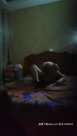 深夜快餐户外找个站街女，大街上挑的妹子一路尾随上楼直奔主题，脱了就干主动上位啪啪压在身下干射 截图10