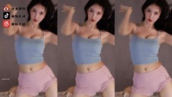 【斗鱼现役网红主播 南妹儿】女神的颤抖 整个奶子都要抖出来了 热舞走光被封合集 截图11