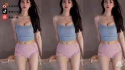 【斗鱼现役网红主播 南妹儿】女神的颤抖 整个奶子都要抖出来了 热舞走光被封合集 截图12