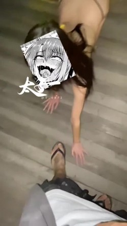 母狗调教训练推特大佬【太子】私拍，各种社死调教反差模特骚女，狗链露出爬行啪啪能玩的都玩了 截图9