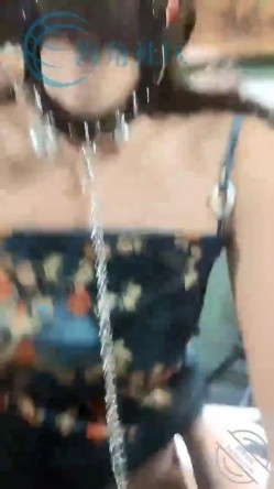 就为了把我妈搞到喷水，结果差点把她阴道玩坏了! 截图14