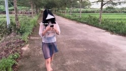 人气露出女神，【cikaimoon】，薄纱全透明，户外乡下乱逛，从白天到黑夜，闲逛青花瓷古镇好刺激！ 截图1