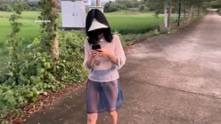人气露出女神，【cikaimoon】，薄纱全透明，户外乡下乱逛，从白天到黑夜，闲逛青花瓷古镇好刺激！ 截图2
