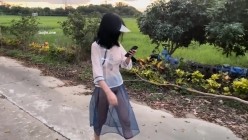 人气露出女神，【cikaimoon】，薄纱全透明，户外乡下乱逛，从白天到黑夜，闲逛青花瓷古镇好刺激！ 截图5