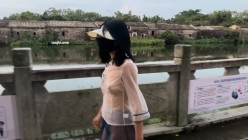 人气露出女神，【cikaimoon】，薄纱全透明，户外乡下乱逛，从白天到黑夜，闲逛青花瓷古镇好刺激！ 截图6