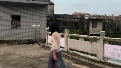 人气露出女神，【cikaimoon】，薄纱全透明，户外乡下乱逛，从白天到黑夜，闲逛青花瓷古镇好刺激！ 截图7