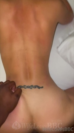 媚黑顶流！绿帽淫妻天花板！「WifelovesBBC」OF私拍 野性力量与熟女淫妻的原始碰撞 截图6