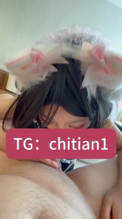 可盐可甜COS抽像福利姬【池甜chitian1】露脸性爱视图，自慰喷水上吊，各种母狗行为 截图9