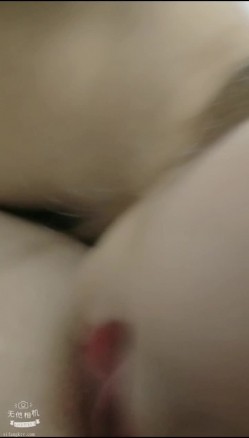 “鸡巴好硬~我要来高潮了”对话超淫荡，顶级骚母狗大奶妖媚【雪儿】群福利，户外车震3P淫声浪语骚得离谱 截图2