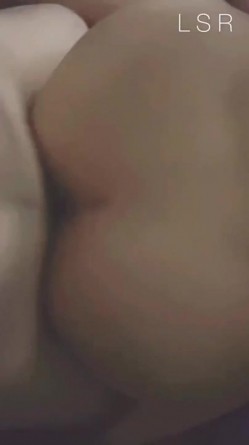 绿帽淫妻大神【LSR】老婆在学校男洗手间偷偷跟小弟弟做爱，老婆说肉棒每次都顶着子宫！老婆高潮音量爆炸 截图3