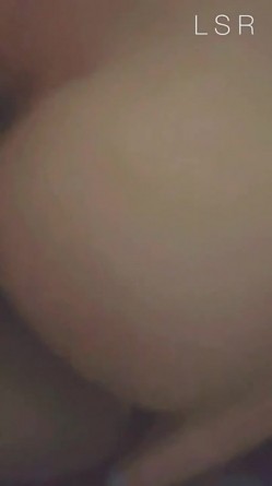 绿帽淫妻大神【LSR】老婆在学校男洗手间偷偷跟小弟弟做爱，老婆说肉棒每次都顶着子宫！老婆高潮音量爆炸 截图7
