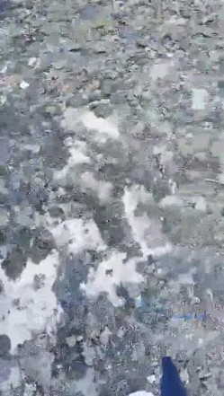 极品骚货玩野战【带嫂子户外勾引】勾搭陌生人野外3P户外啪啪操 场地换着干骚逼 口交互舔 前怼后操超爽 截图16