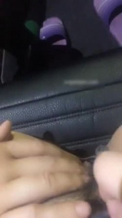 “啊我流了好多水哦”对白精彩淫荡广州超骚女主播勾引顺风车司机没忍住车震内射司机问她是不是吃药了司机手法一流 截图5