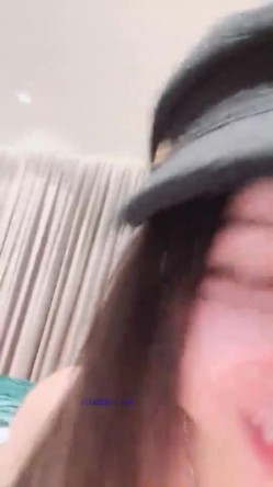 【青出于蓝而胜于蓝】前凸后翘，在校学妹，密码房，大尺度骚播  极品尤物，推荐! 截图1